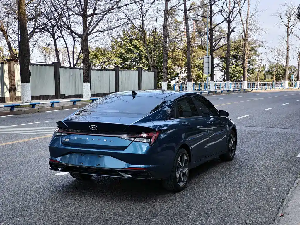 Hyundai Elantra 2022 — фото 9