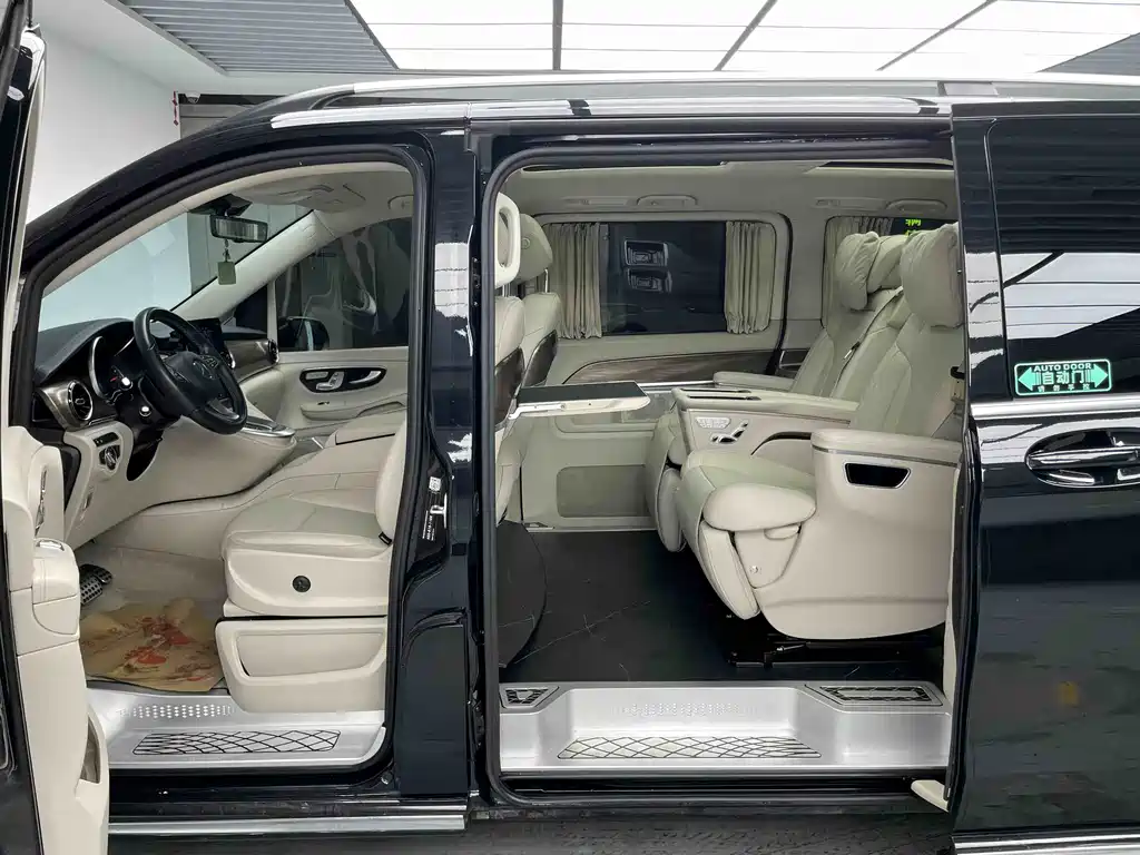 Mercedes-Benz V-Class 2022 — фото 15