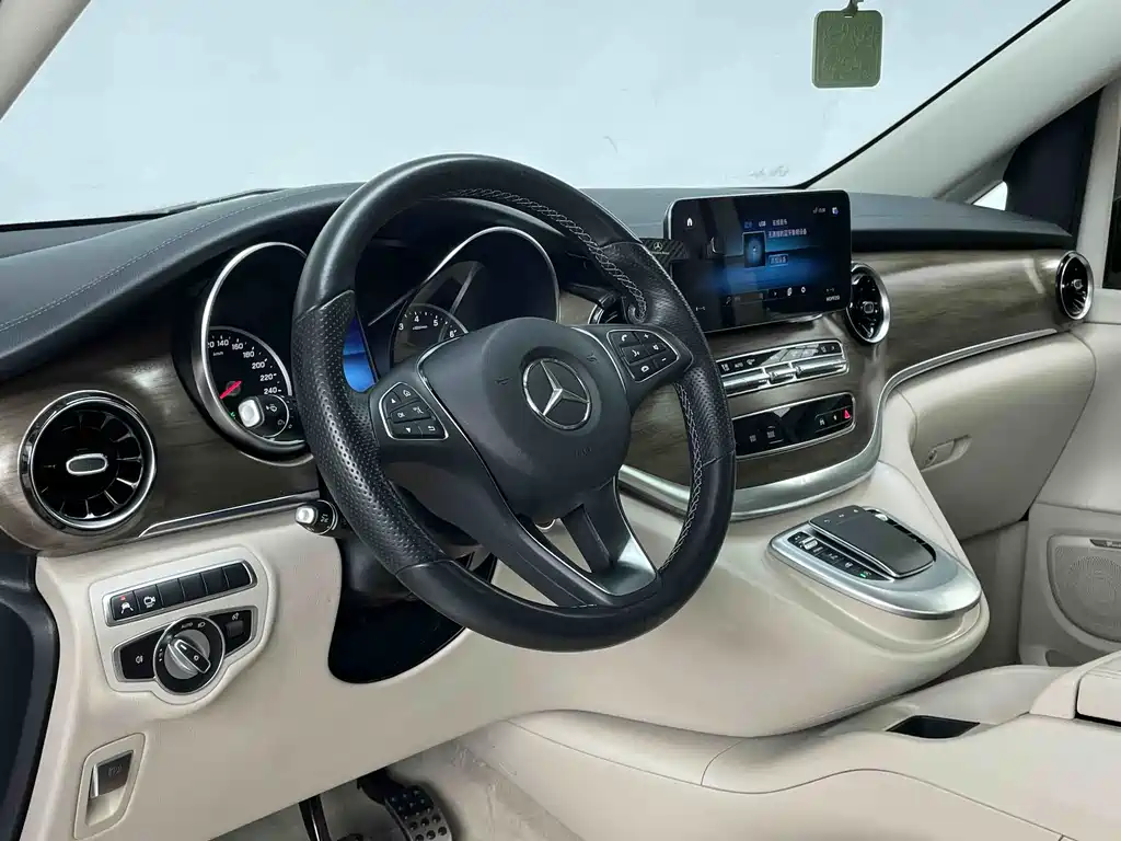 Mercedes-Benz V-Class 2022 — фото 22