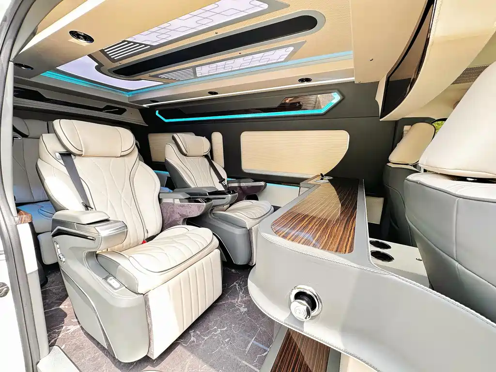 Toyota Hiace 2025 — фото 10
