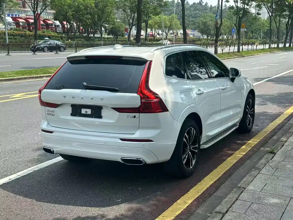 Volvo XC60 2018 — фото 7