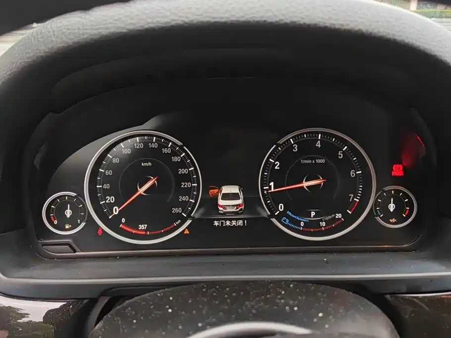 BMW 5 Series 2016 — фото 14