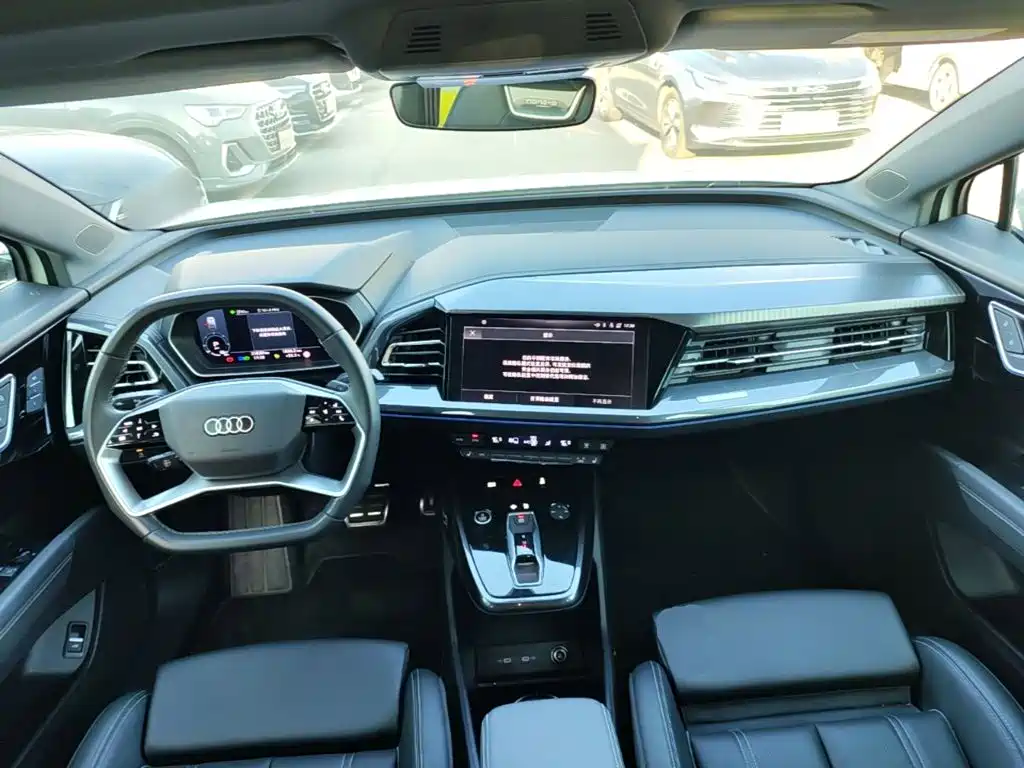 Audi Q4 E-Tron 2025 — фото 10