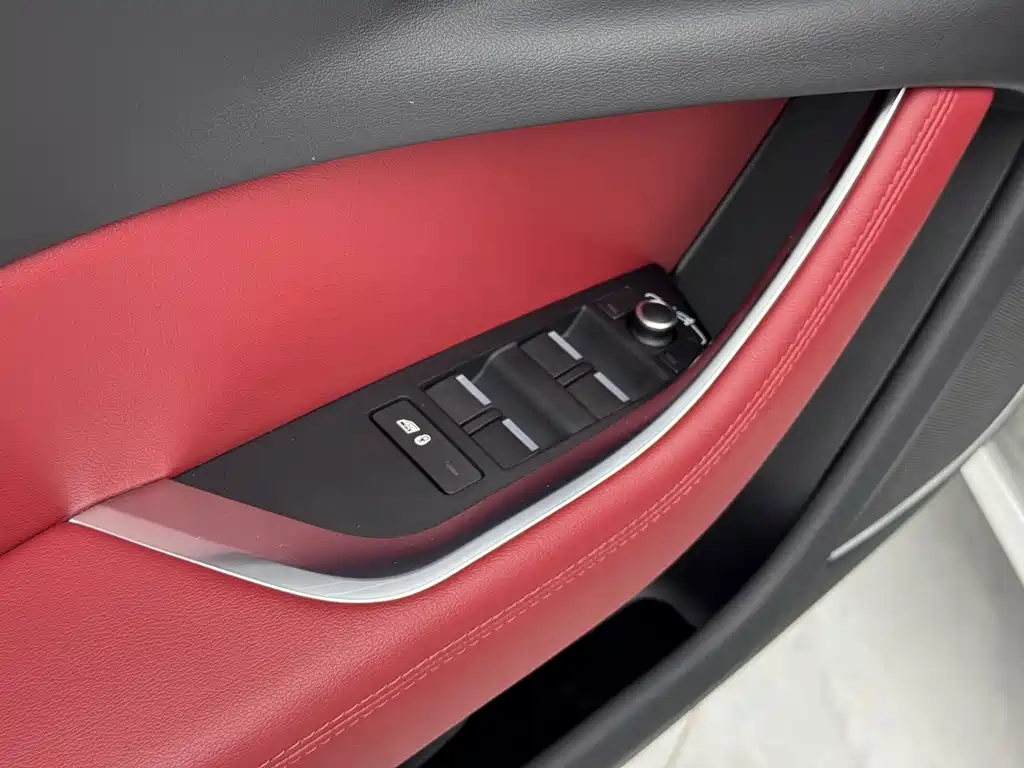Jaguar XEL 2021 — фото 14
