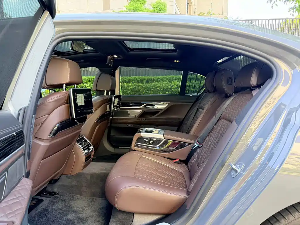 BMW 7 Series 2021 — фото 12