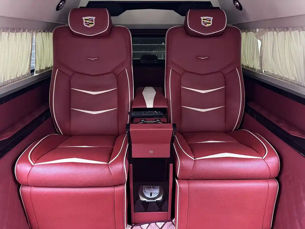 Cadillac Escalade 2018 — фото 18