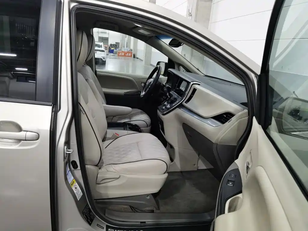 Toyota Sienna 2015 — фото 23