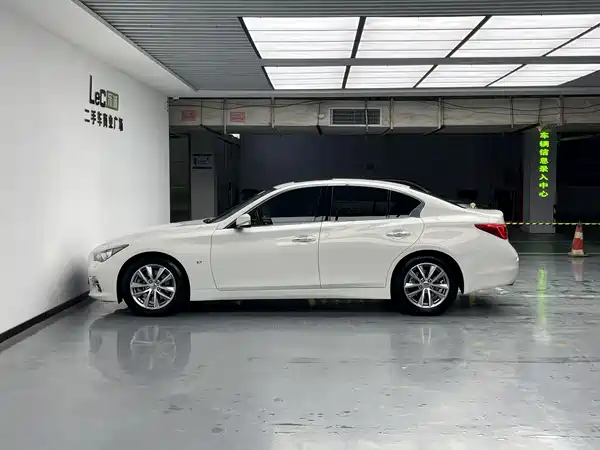 Infiniti Q50 2014