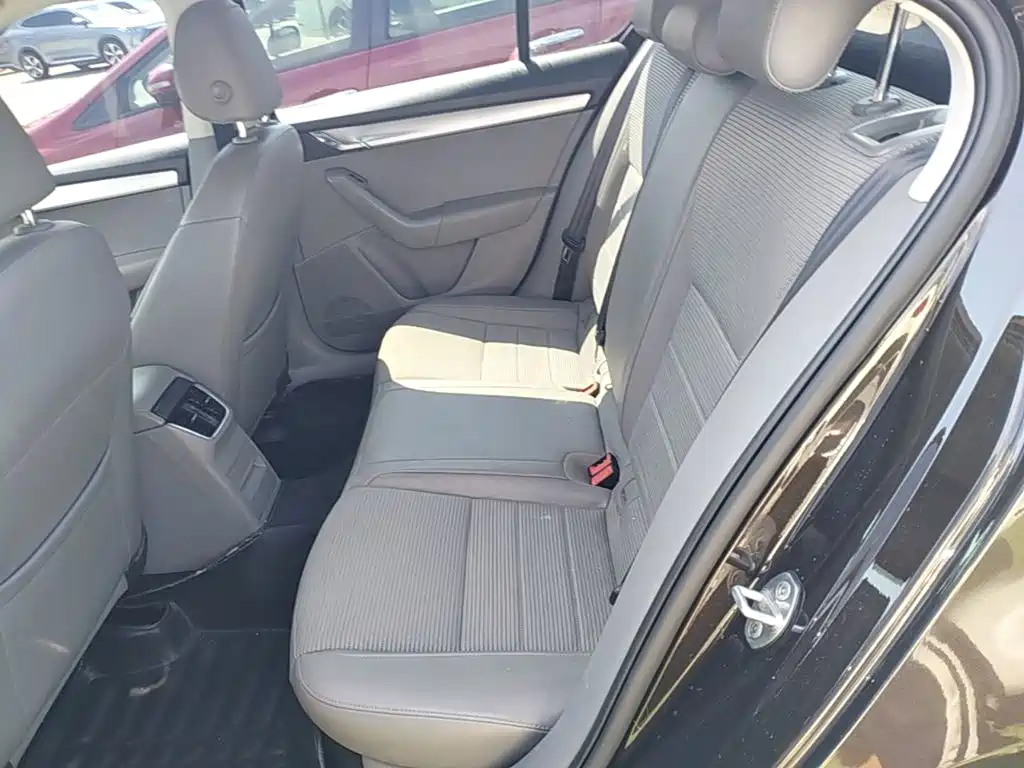 Skoda Octavia 2015 — фото 17