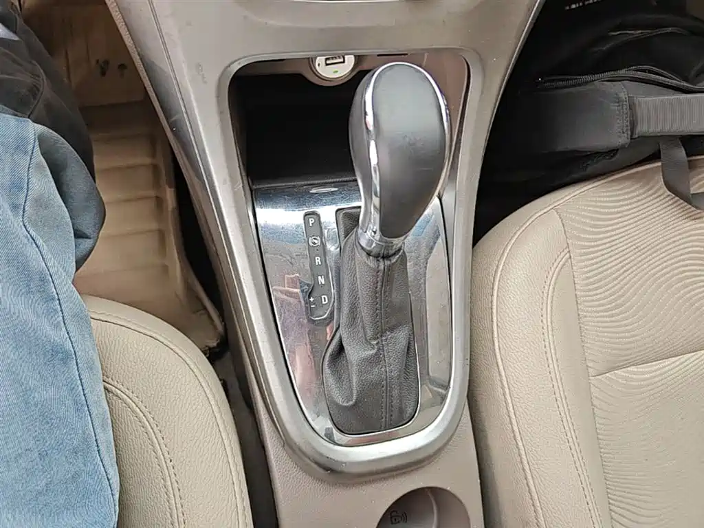 Buick Excelle 2015 — фото 14