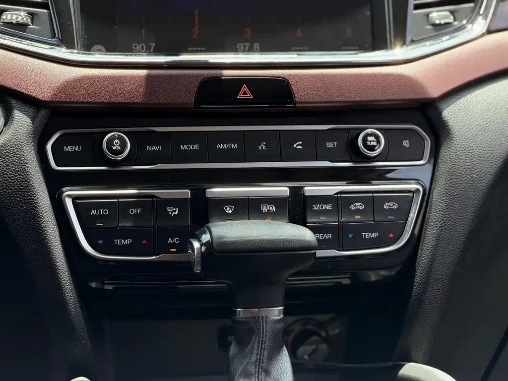 GAC Trumpchi GS8 2017 — фото 12