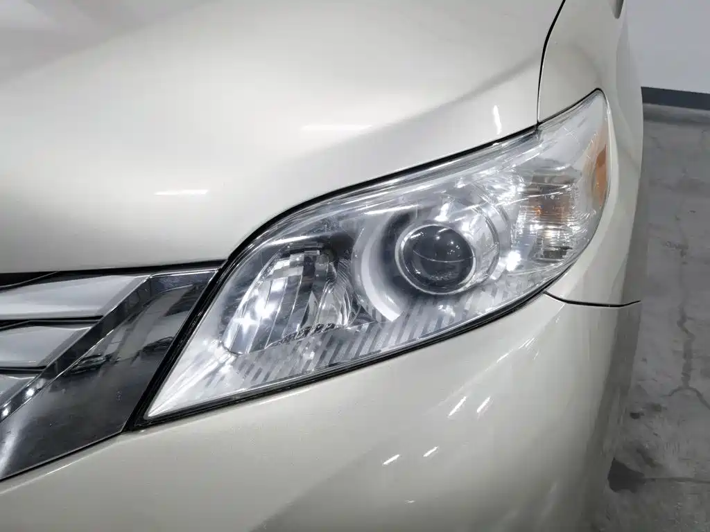 Toyota Sienna 2015 — фото 7