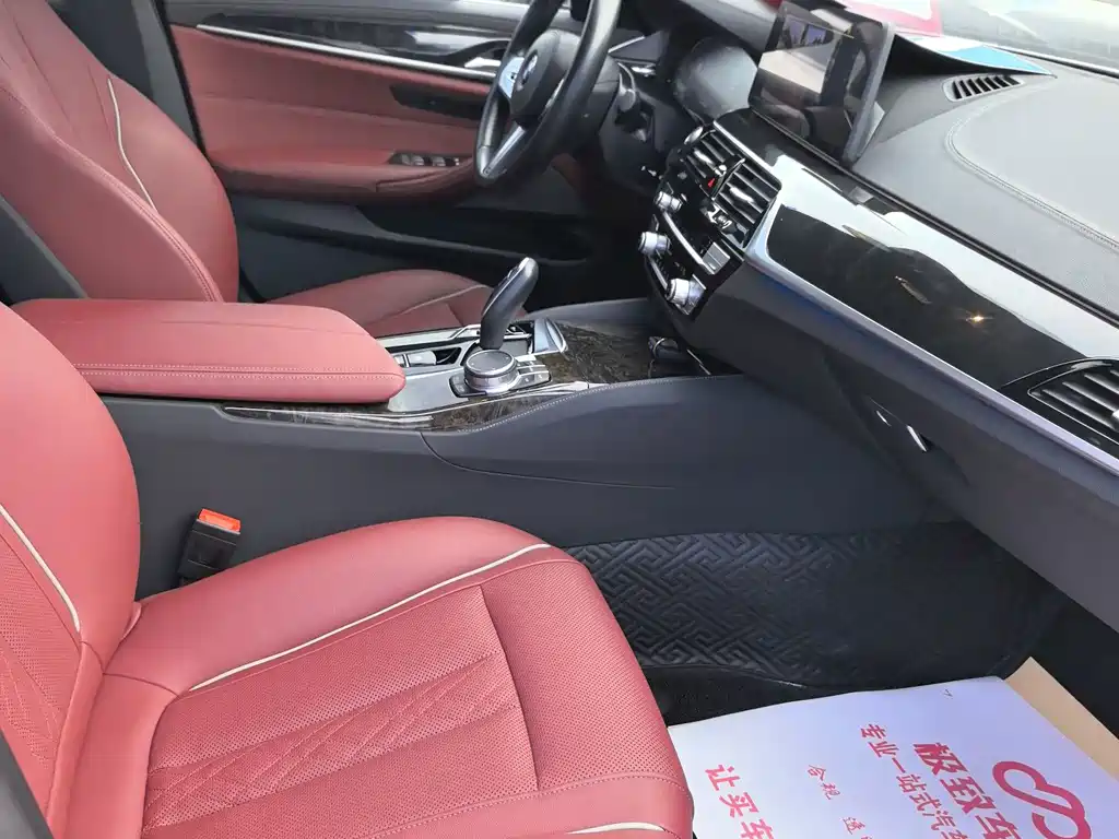 BMW 5 Series 2023 — фото 10