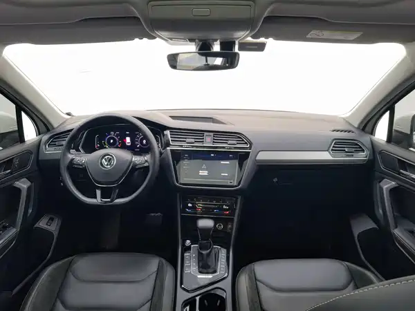 Volkswagen Tiguan L Plug-In Hybrid 2021