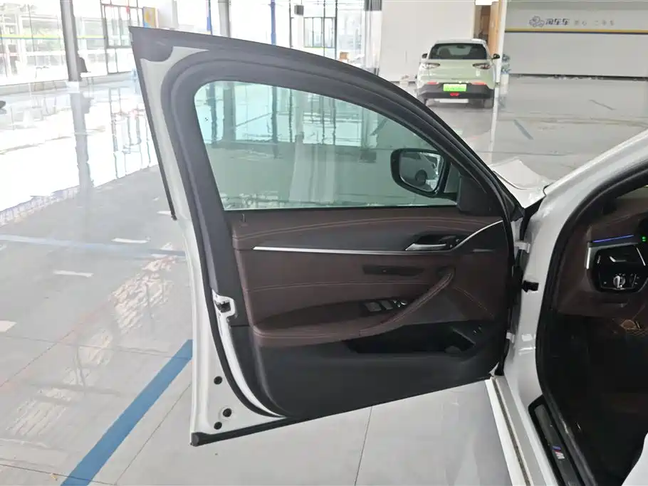 BMW 5 Series 2023