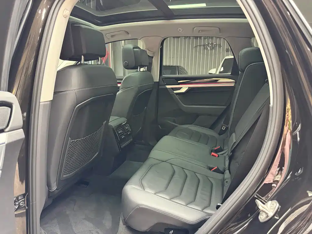 Volkswagen Touareg 2019 — фото 16