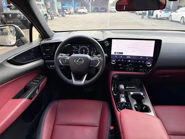 Lexus NX 2024