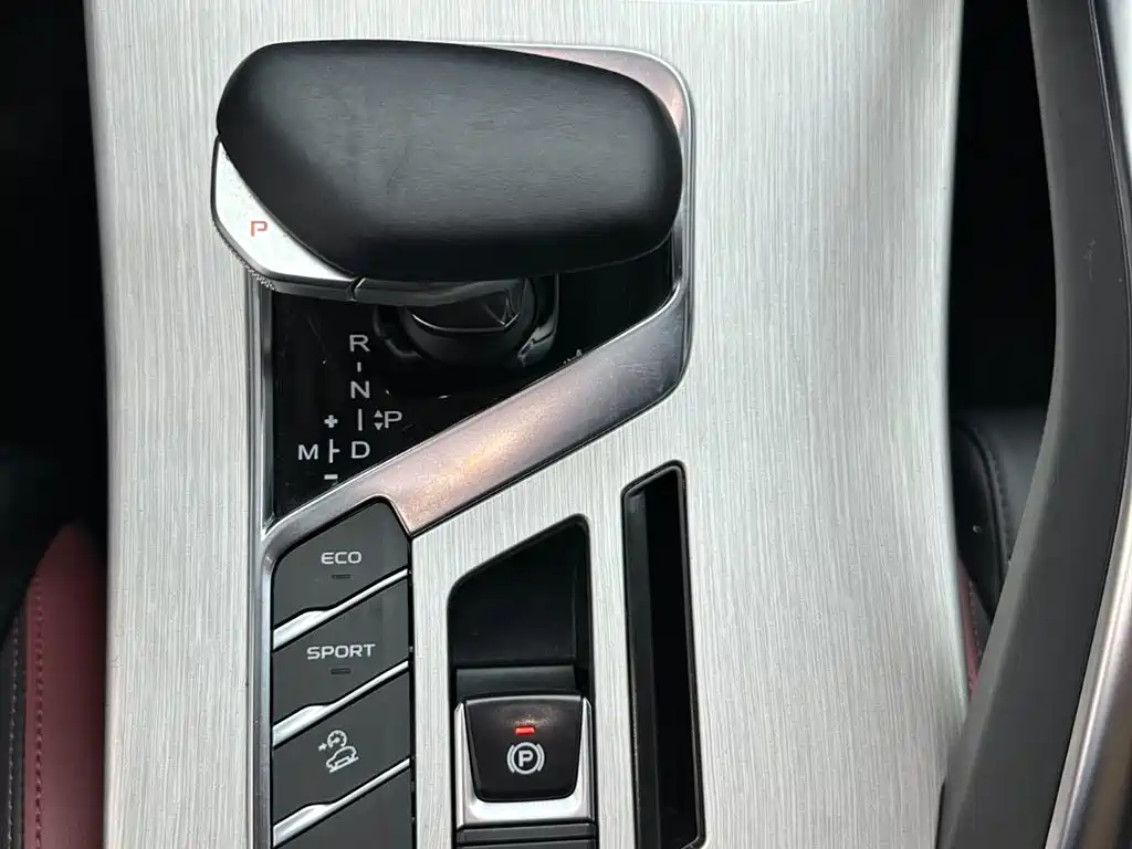 Geely Binyue 2022 — фото 13