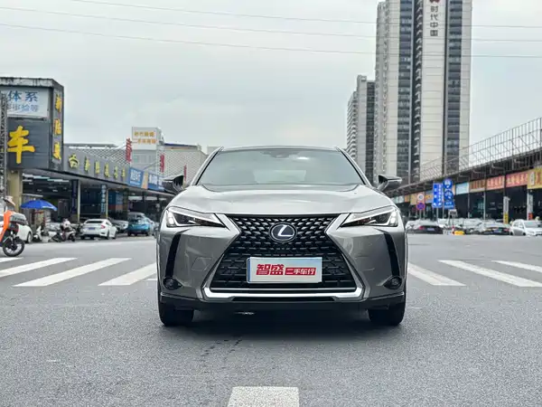 Lexus UX 2022