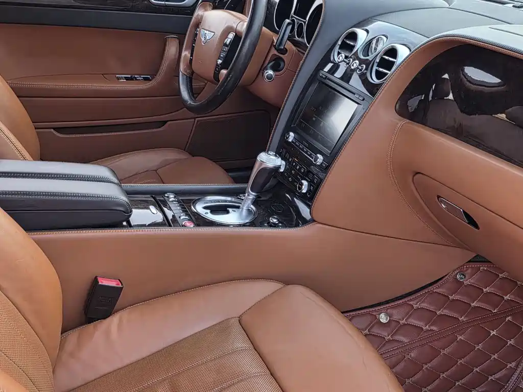 Bentley Flying Spur 2011 — фото 12