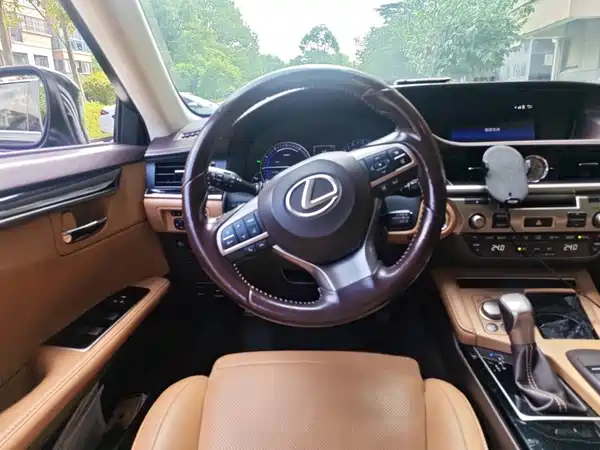 Lexus ES 2016