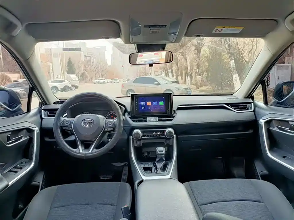 Toyota RAV4 2022 — фото 13