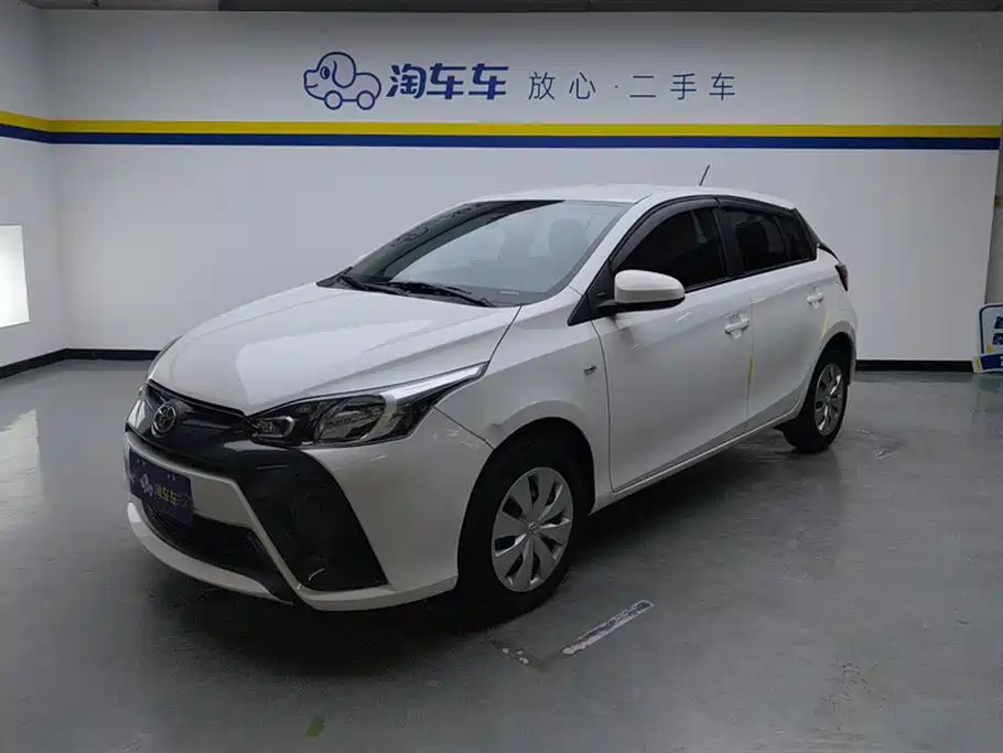 Toyota Yaris L 2021 — фото 1