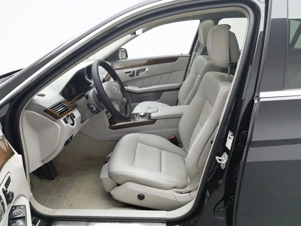 Mercedes-Benz E-Class 2013 — фото 10