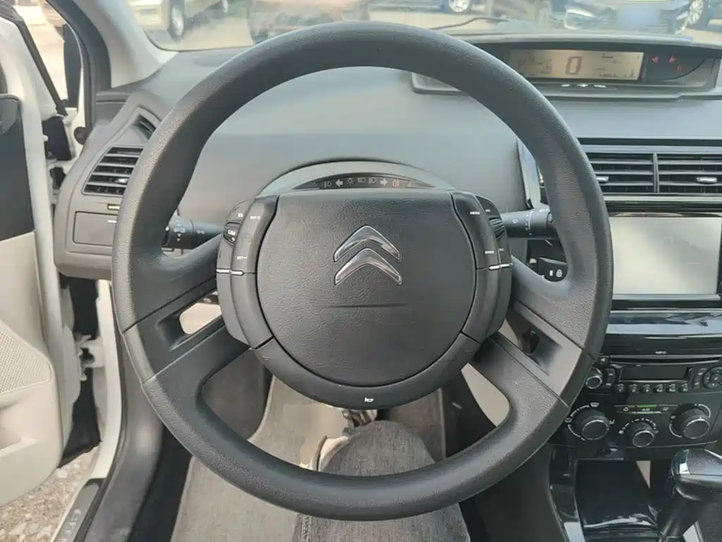 Citroen C-Quatre 2015 — фото 11