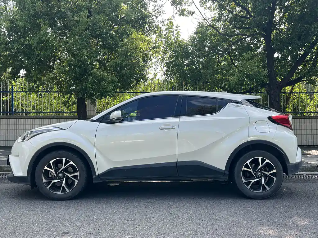 Toyota C-HR 2020 — фото 8