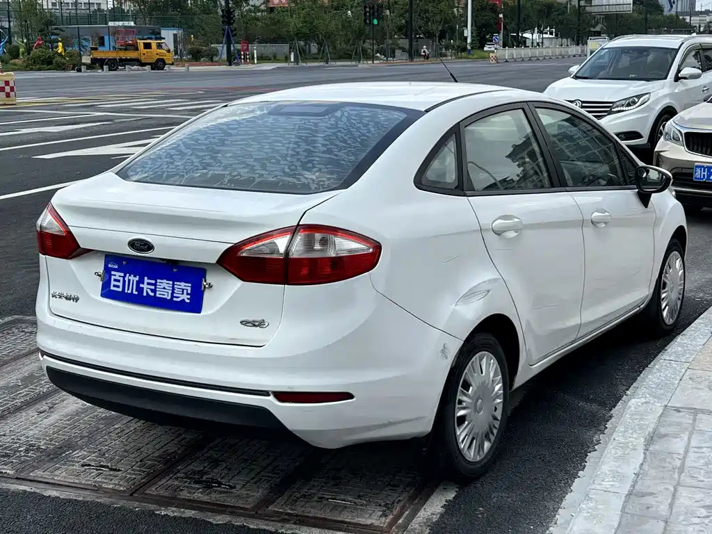 Ford Fiesta 2014 — фото 4