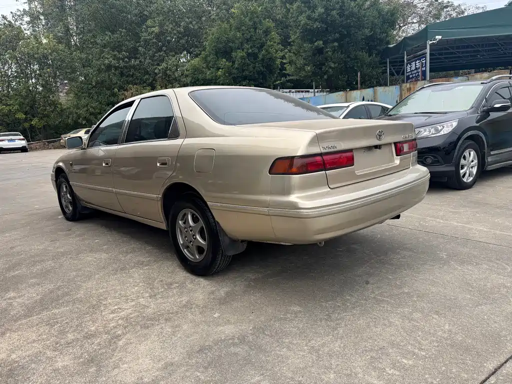 Toyota Camry 1997 — фото 5