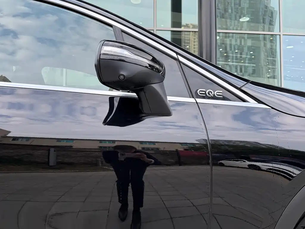 Mercedes-Benz EQE SUV 2025 — фото 3