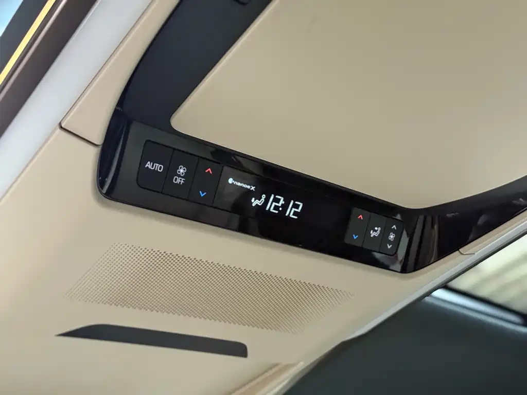 Toyota Alphard 2024 — фото 13