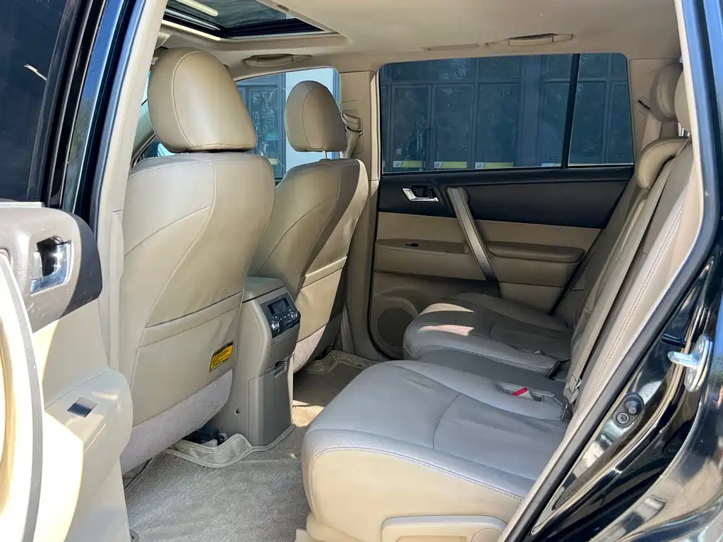 Toyota Highlander 2015 — фото 10