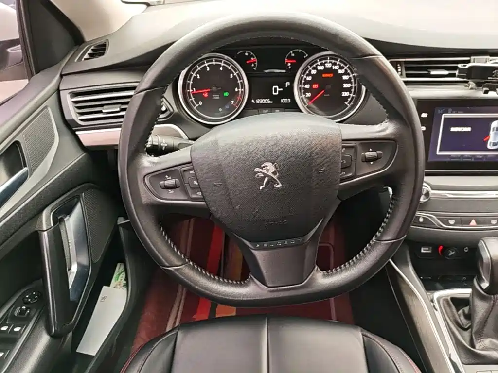 Peugeot 408 2017 — фото 11