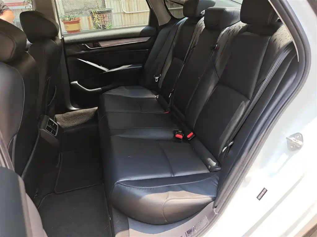 Honda Accord 2021 — фото 17