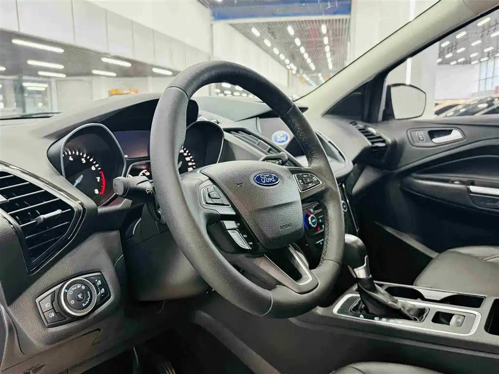 Ford Kuga 2017 — фото 13