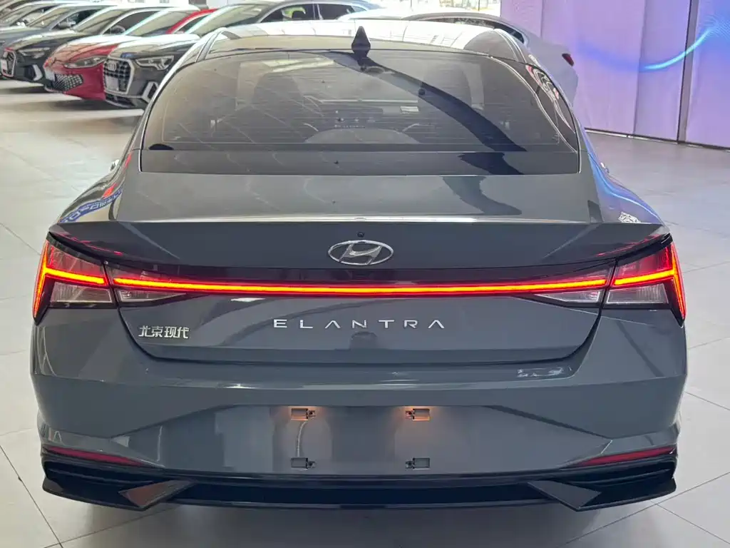 Hyundai Elantra 2022