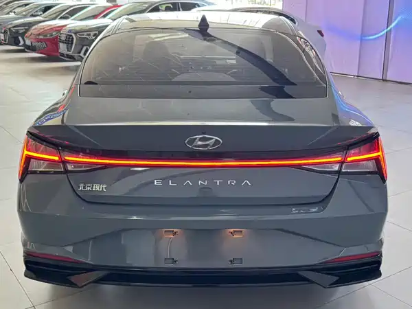 Hyundai Elantra 2022