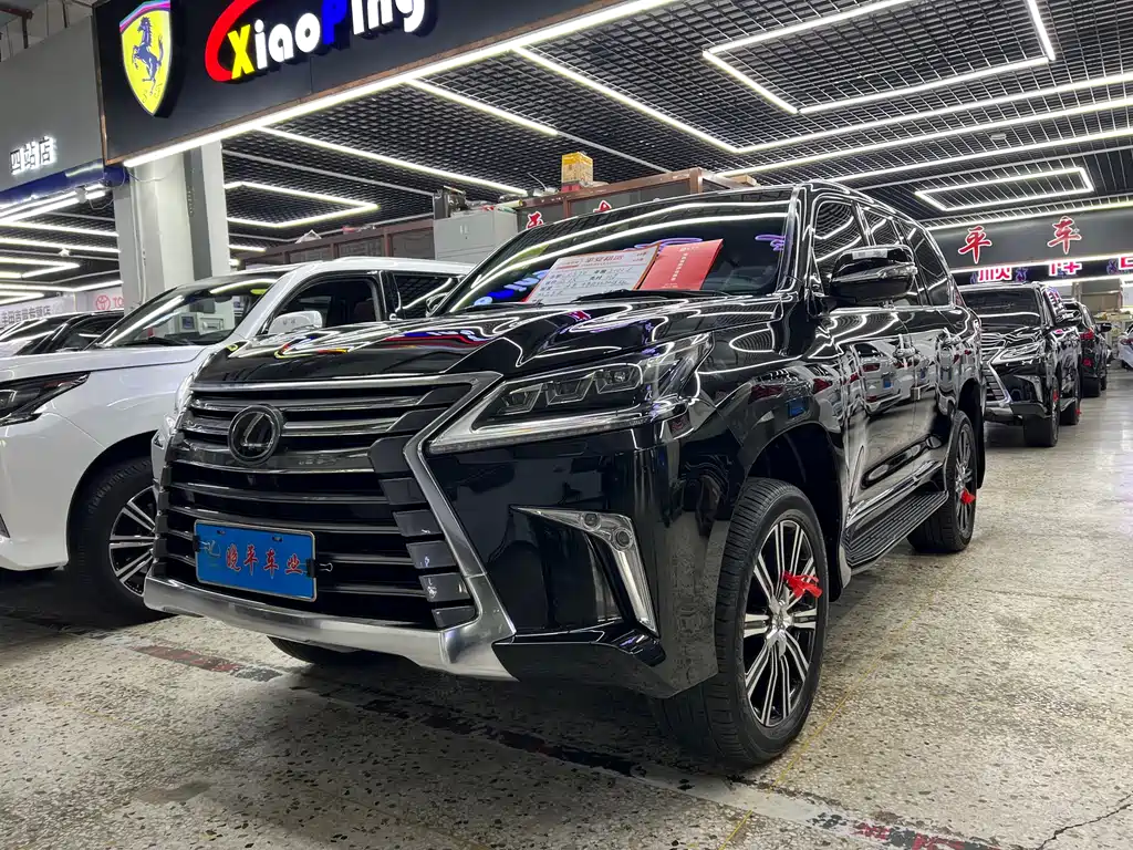 Lexus LX 2020 — фото 1