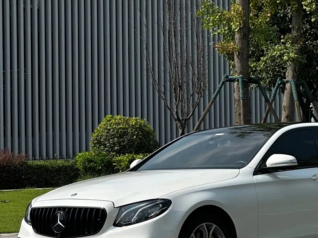 Mercedes-Benz E-Class 2020 — фото 18