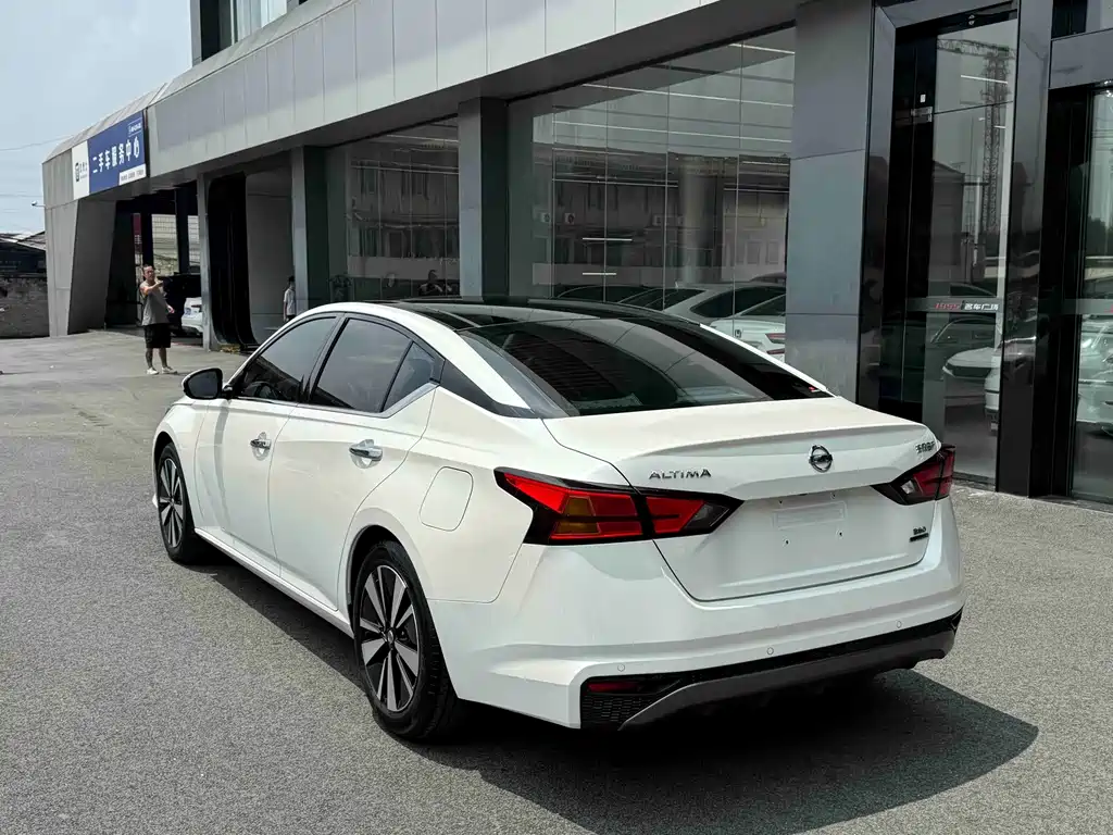 Nissan Teana 2022