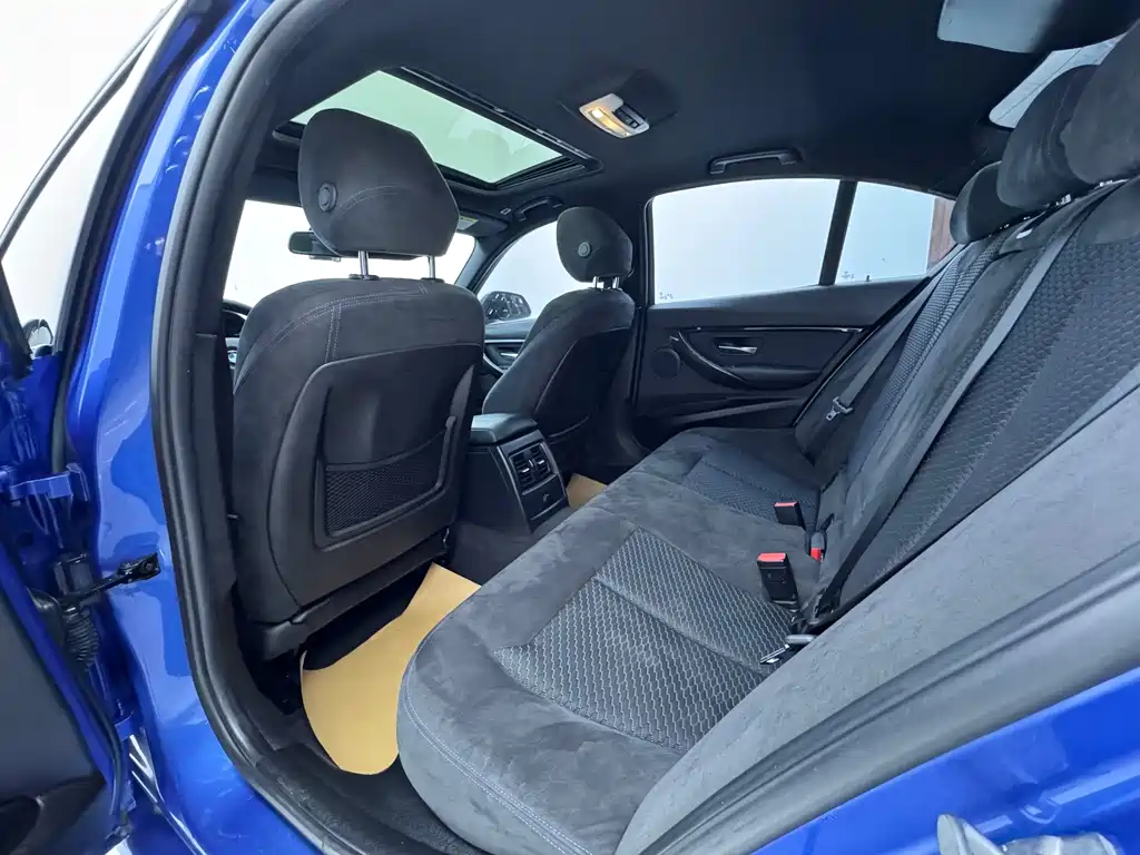BMW 3 Series 2017 — фото 15