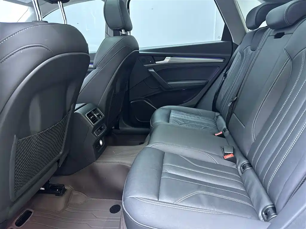 Audi Q5L 2023 — фото 16