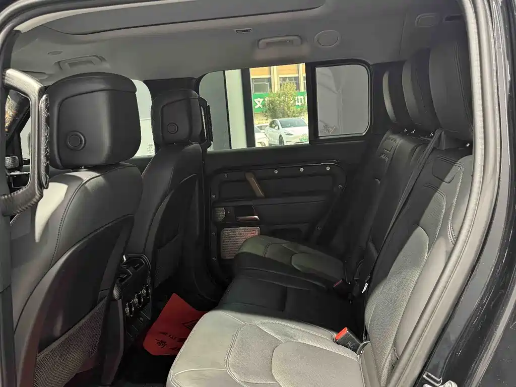 Land Rover Defender 2023 — фото 23