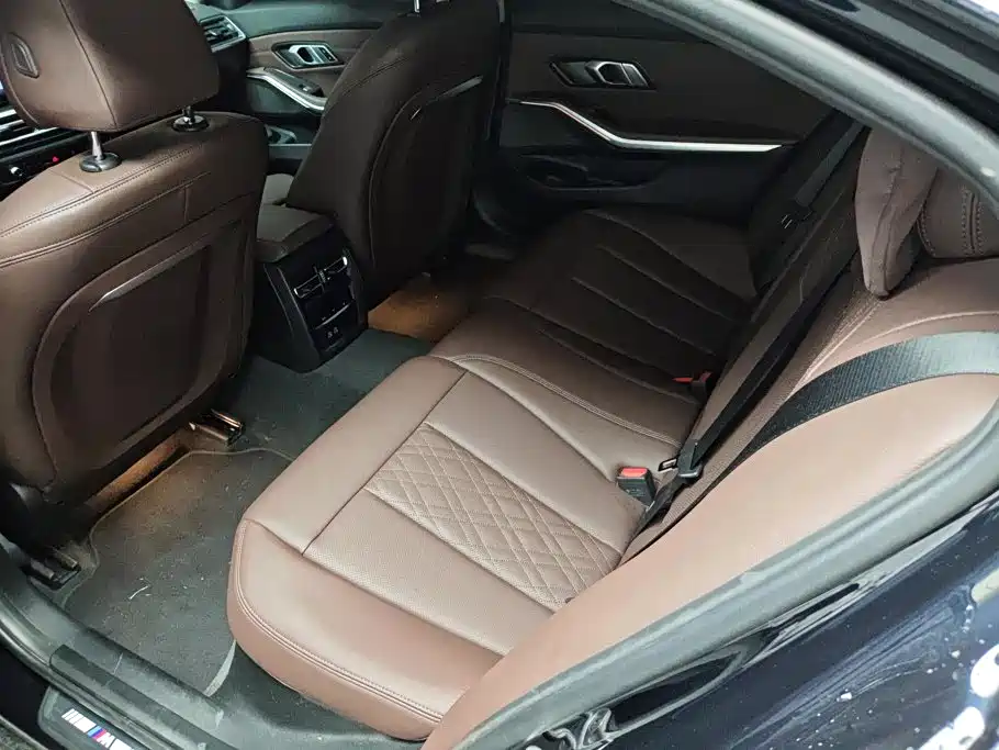 BMW 3 Series 2023 — фото 11