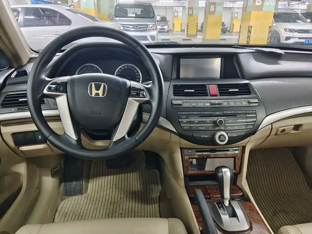 Honda Accord 2011 — фото 10