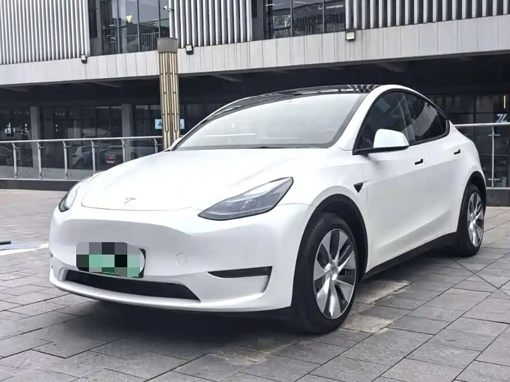 Tesla Model Y 2023 — фото 1