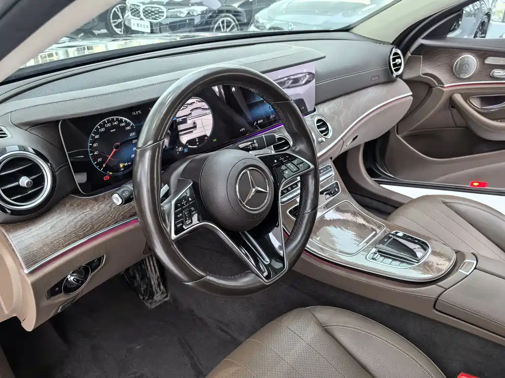 Mercedes-Benz E-Class 2023 — фото 8